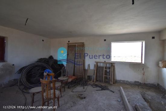 TERRENO de 4.000 m² con agua y un espacioso almacén.  Ref.- 1039 - MURCIA