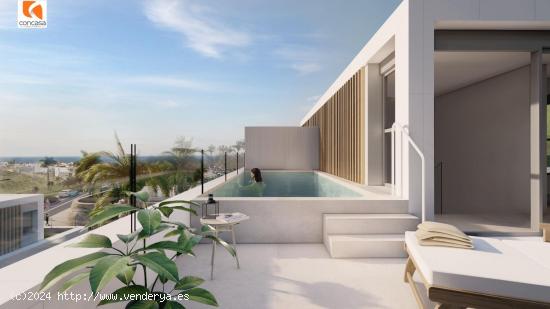 VILLA PAREADA EN VENTA JUNTO AL MAR  Y GOLF ESTEPONA - MALAGA