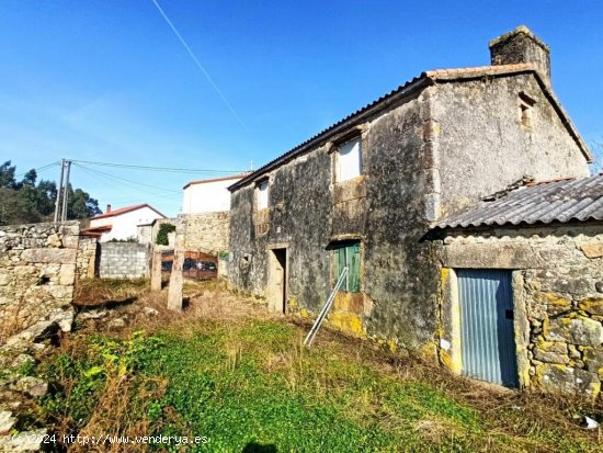 Edificaciones para restaurar en el lugar de A Grixa.