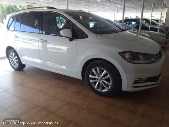 Volkswagen Touran 2.0 TDI 150 CV. de 2017 con 290.000 Km por 13.500 EUR. en Murcia