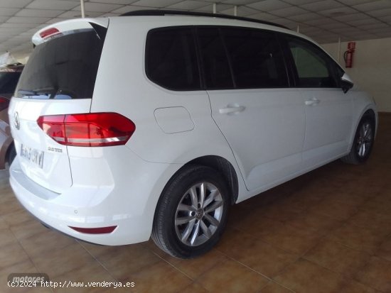 Volkswagen Touran 2.0 TDI 150 CV. de 2017 con 290.000 Km por 13.500 EUR. en Murcia