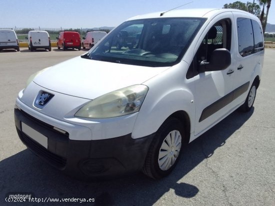  Peugeot Partner 1.6 HDI 90 CV FURGON CON 3 PLAZAS. de 2011 con 243.000 Km por 7.500 EUR. en Murcia 