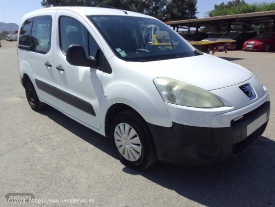 Peugeot Partner 1.6 HDI 90 CV FURGON CON 3 PLAZAS. de 2011 con 243.000 Km por 7.500 EUR. en Murcia