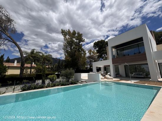 Villa de lujo en comunidad cerrada La Fuente, en Milla de Oro - MALAGA