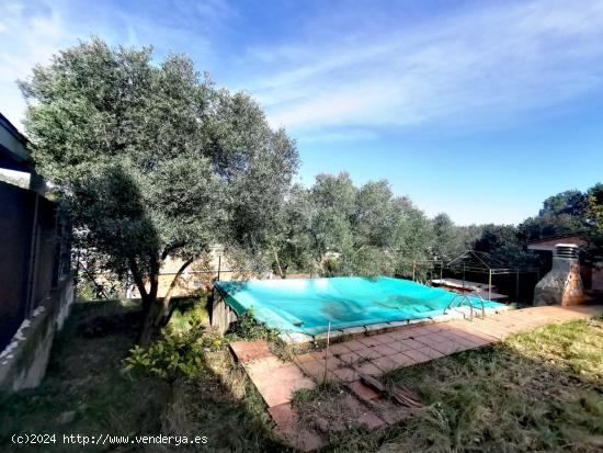 Soleado con magníficas vistas y zona de barbacoa con piscina - BARCELONA