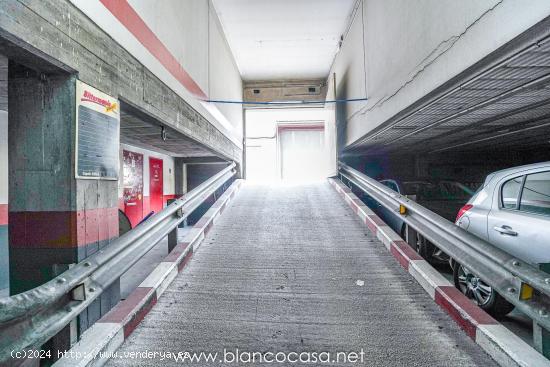 En ALQUILER Plazas de Garaje  en la calle Tarragona de Carballo!! - A CORUÑA