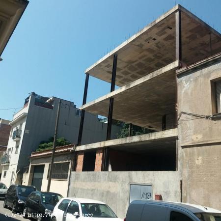 EDIFICI EN CONSTRUCCIÓ AL PRAT DE LLOBREGAT - BARCELONA