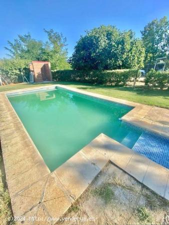 CHALET  EN LA DEHESILLA DE CALAMON  CON PARCELA DE 5.000 m2 TOTALMENTE ESCRITURADO - BADAJOZ