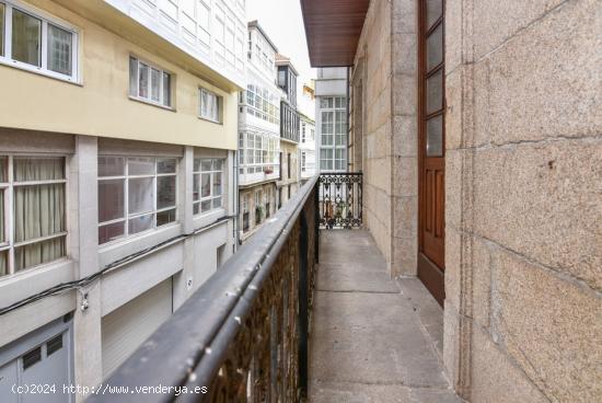 Piso amplio en alquiler en la Ciudad Vieja, con balcón y plaza de garaje opcional - A CORUÑA