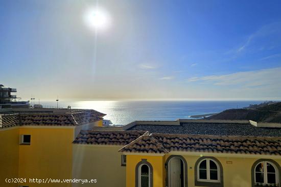 BONITO APARTAMENTO EN LOMA VERDE CON TERRAZA GIGANTE. VISTAS PANORÁMICAS AL MAR. PISCINA CLIMATIZAD