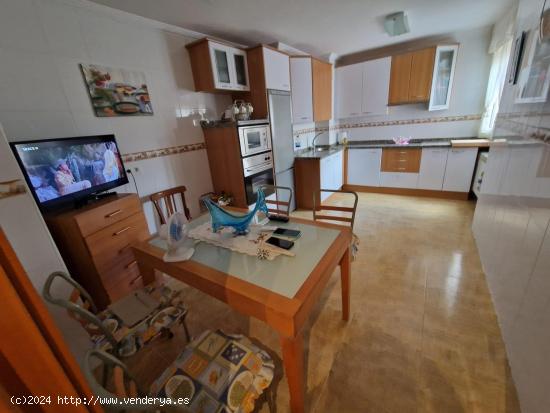  SE VENDE APARTAMENTO AMUEBLADO Y EQUIIPADO, COCINA, SALÓN, 2 HAB., 2 BAÑOS, ASCENSOR, TRASTERO Y P 