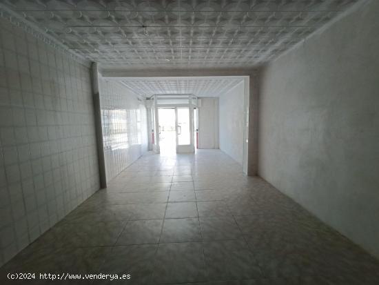 Local Comercial de 125 m2 - ALMERIA