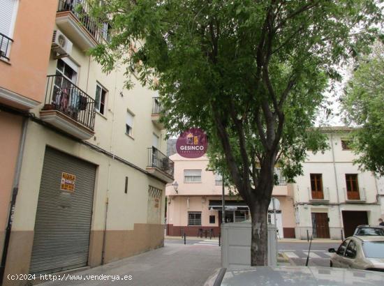 LOCAL COMERCIAL DIÁFANO, HACIENDO CHAFLÁN Y BIEN SITUADO - VALENCIA