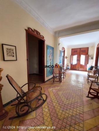 CASA DE PUEBLO CON PATIOS, TERRAZA Y CON UN ENCANTO ESPECIAL - VALENCIA