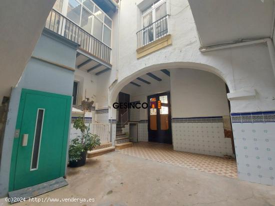 CASA SEÑORIAL EN PLENO CORAZÓN DEL CASCO HISTÓRICO - VALENCIA