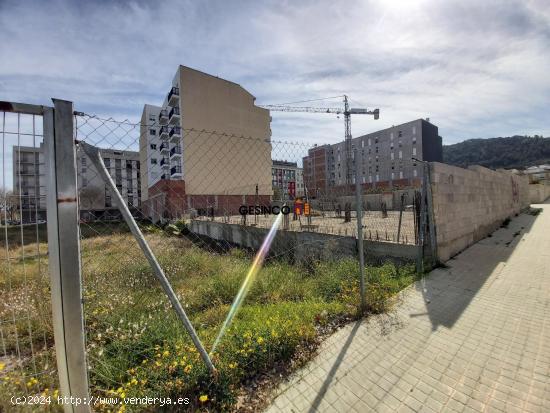 SUELO URBANO CON OBRA PARALIZADA - VALENCIA