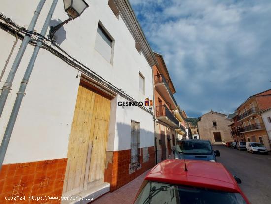 CASA EN LA POBLACIÓN DE GENOVES PARA REFORMA INTEGRAL - VALENCIA