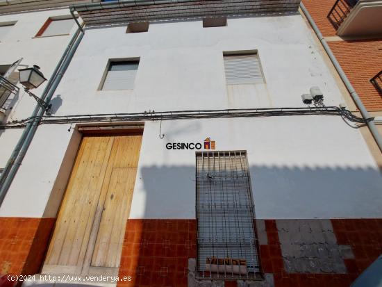 CASA EN LA POBLACIÓN DE GENOVES PARA REFORMA INTEGRAL - VALENCIA