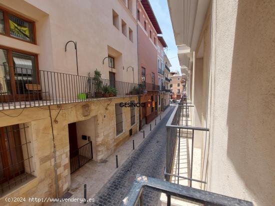 PISO EN PRIMERA PLANTA SIN ASCENSOR EN CENTRO HISTÓRICO - VALENCIA