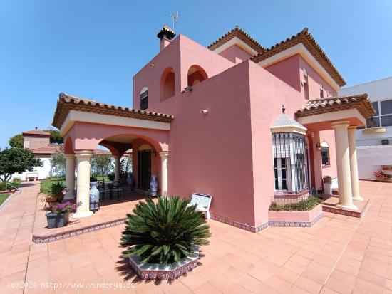 MARAVILLOSO CHALET DE ALTO STANDING EN LA CARRETERA DE LA PLAYA DE LA BARROSA. - CADIZ