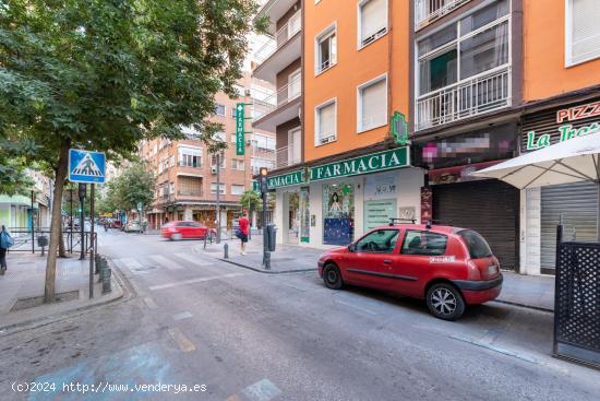 Venta de local en la Calle Pedro Antonio de Alarcón en Granada ¡¡Oportunidad única de inversión