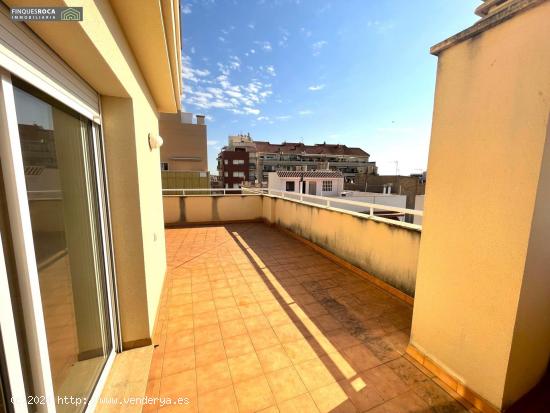 Fantastico Atico Duplex Centrico, de 3 Dormitorios Dobles, 2 Baños y soleada Terraza de 38 m2 - TAR