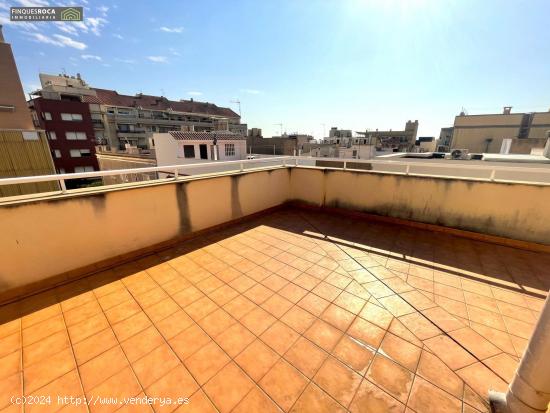 Fantastico Atico Duplex Centrico, de 3 Dormitorios Dobles, 2 Baños y soleada Terraza de 38 m2 - TAR