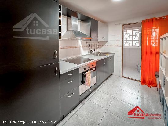 PISO EXTERIOR EN AV. BARCELONA CON TERRAZA Y ASCENSOR - CORDOBA