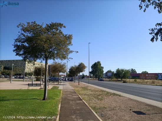  Venta de Suelo Urbano Industrial frente al Hospital Quirón Salud. - CORDOBA 