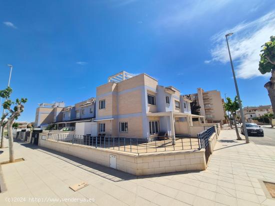 adosado en esquina semi nuevo en las higuericas - ALICANTE