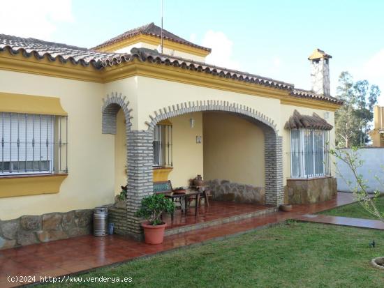  BONITO CHALET EN LA ZONA DEL PINAR DE LOS FRANCESES - CADIZ 