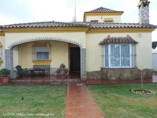 BONITO CHALET EN LA ZONA DEL PINAR DE LOS FRANCESES - CADIZ