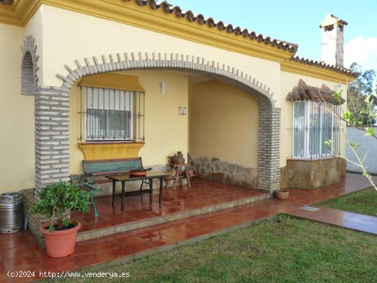 BONITO CHALET EN LA ZONA DEL PINAR DE LOS FRANCESES - CADIZ