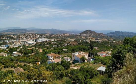 PISOS CENTRICOS EN UN RECINTO CERRADO CON PISCINA - MALAGA