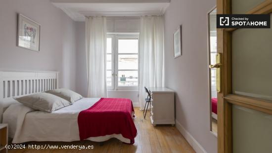 Acogedora habitación con calefacción en apartamento de 5 dormitorios, Salamanca - MADRID