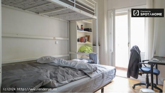 Habitaciones en apartamento de 5 dormitorios en Malasaña, Madrid - MADRID