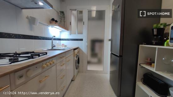 Piso entero de 4 habitaciones en barcelona. - BARCELONA