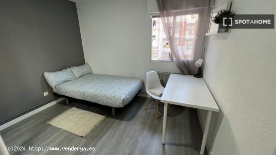 Se alquila habitación en piso compartido en Madrid - MADRID