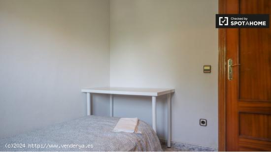 Dormitorio en apartamento compartido de 3 dormitorios - MADRID