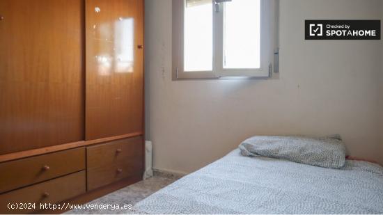 Dormitorio en apartamento compartido de 3 dormitorios - MADRID