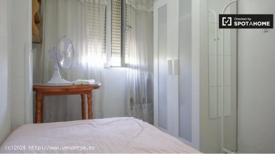 Dormitorio en apartamento compartido de 3 dormitorios - MADRID