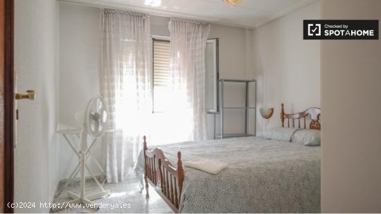 Dormitorio en apartamento compartido de 3 dormitorios - MADRID