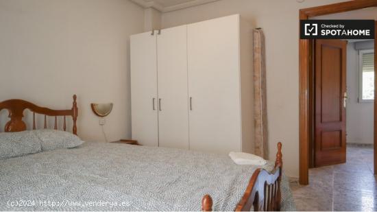 Dormitorio en apartamento compartido de 3 dormitorios - MADRID