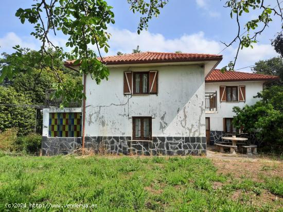 CASA DE PIEDRA ENFOSCADA CON FINCA EN BARTOLO, VALDOVIÑO - A CORUÑA