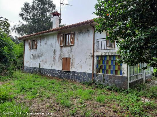 CASA DE PIEDRA ENFOSCADA CON FINCA EN BARTOLO, VALDOVIÑO - A CORUÑA