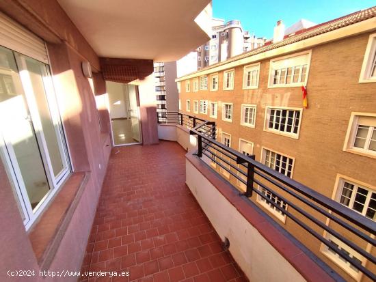 MALAGUETA, UBICACIÓN INMEJORABLE a sólo 100 m de la playa y Muelle 1 - MALAGA