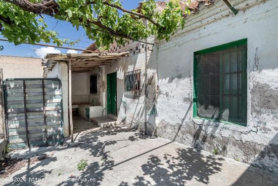 CASA EN FUENTE VAQUEROS - GRANADA