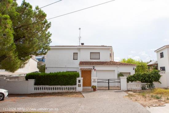 Precioso chalet, de 3 dormitorios, con jardin. Aproveche esta oportunidad!! - TARRAGONA