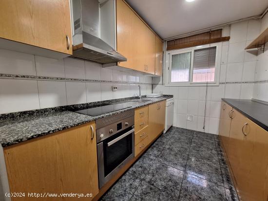 AMPLIA Y CÉNTRICA VIVIENDA JUNTO A DR MORAGAS. FINCA JOVEN E INCLUYE TRASTERO. - BARCELONA