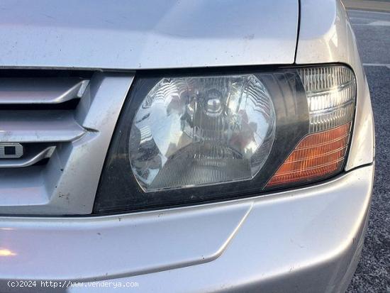 Faros del Mitsubishi Montero